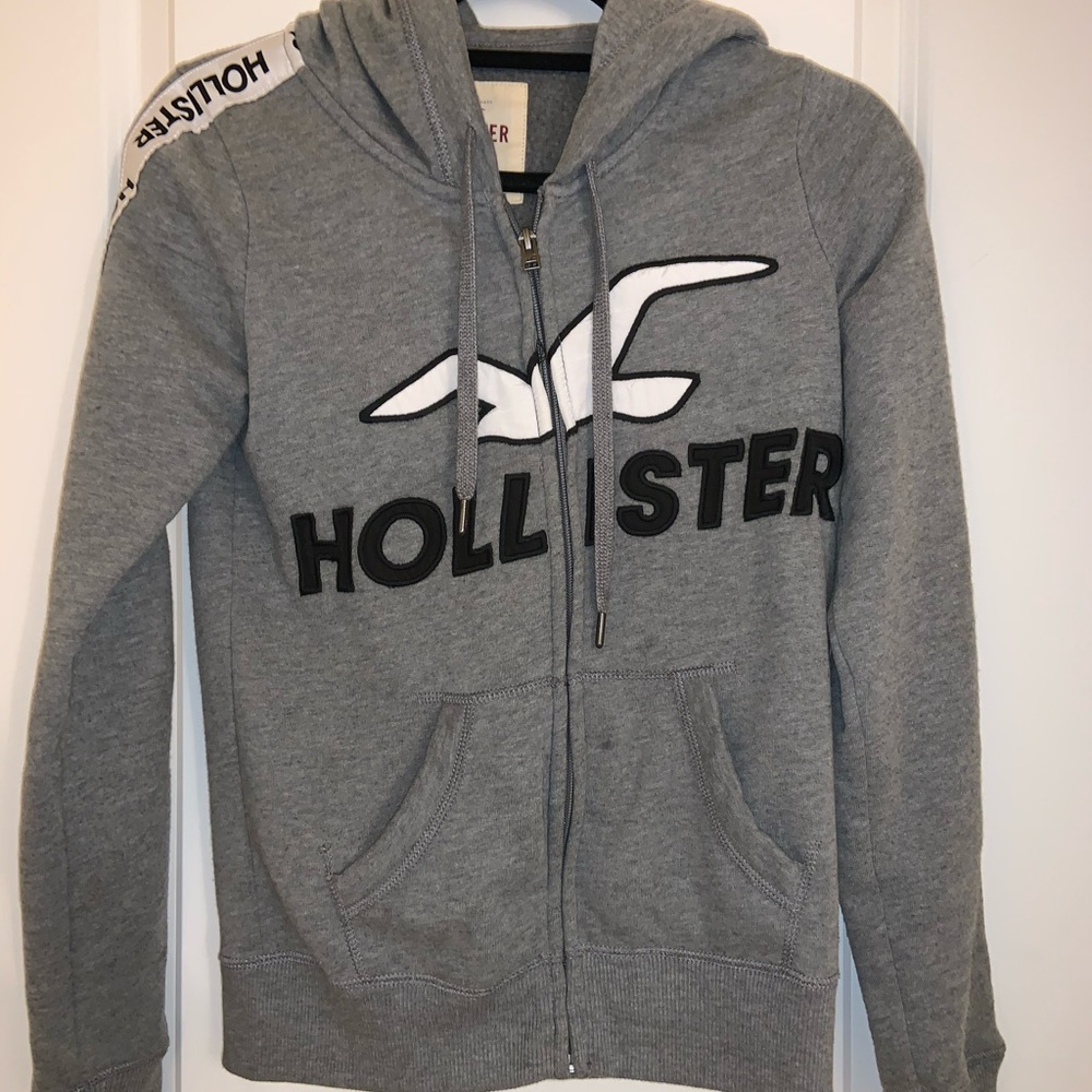 hollister gray zip up hoodie with logo